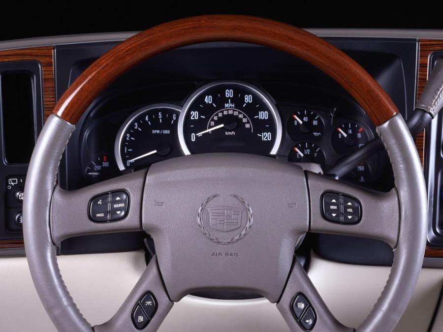  Cadillac Escalade ESV 2002 года  (фото 6 из 8)
